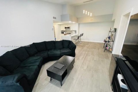 Condo in Coral Springs, Florida, 2 bedrooms  № 1930393 - photo 16