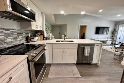 Condo in Coral Springs, Florida, 2 bedrooms  № 1930393 - photo 1