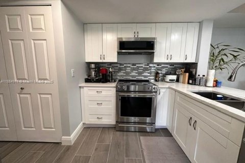 Condo in Coral Springs, Florida, 2 bedrooms  № 1930393 - photo 4