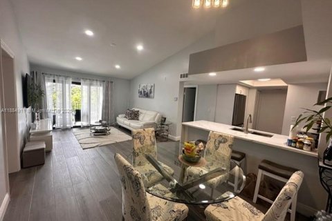 Condo in Coral Springs, Florida, 2 bedrooms  № 1930393 - photo 3