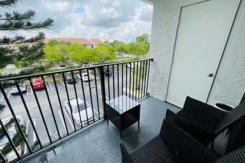 Condo in Coral Springs, Florida, 2 bedrooms  № 1930393 - photo 20