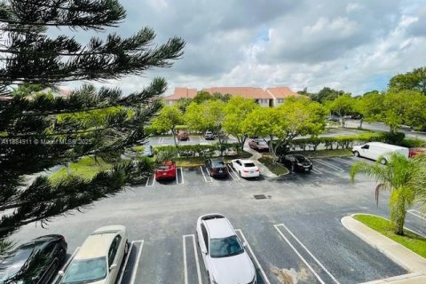 Condo in Coral Springs, Florida, 2 bedrooms  № 1930393 - photo 19