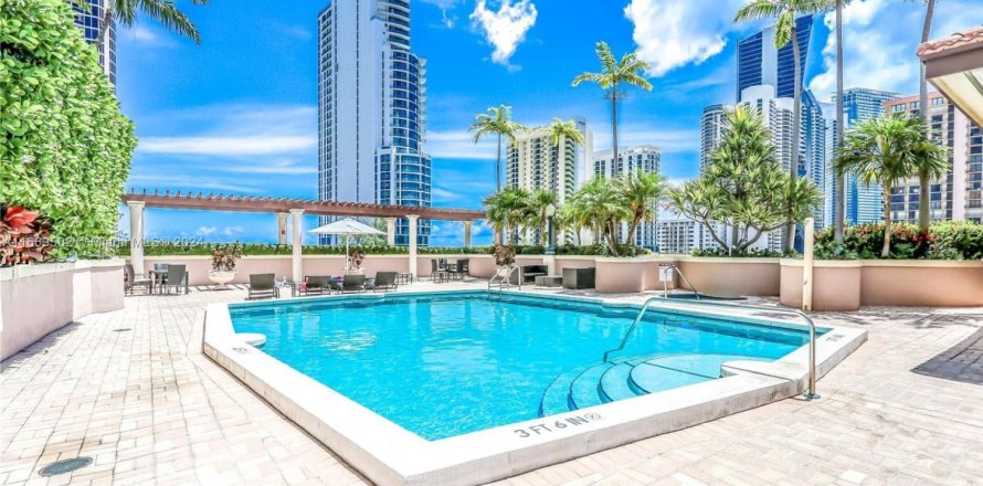 Condo à Sunny Isles Beach, Floride, 2 chambres № 1231821