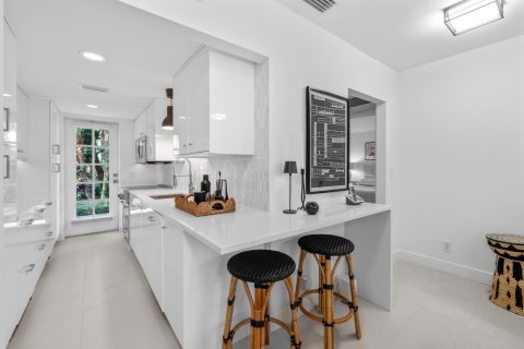 Condo in Palm Beach, Florida, 1 bedroom  № 2184931 - photo 3