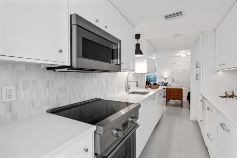 Condo in Palm Beach, Florida, 1 bedroom  № 2184931 - photo 5