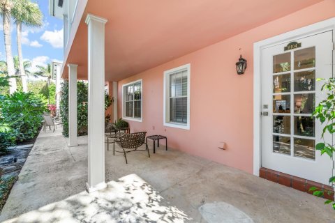 Condo in Palm Beach, Florida, 1 bedroom  № 2184931 - photo 15