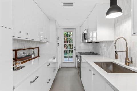Condo in Palm Beach, Florida, 1 bedroom  № 2184931 - photo 4