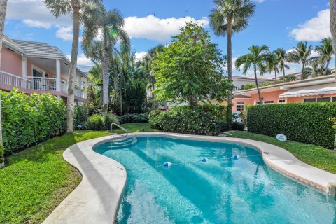 Condo in Palm Beach, Florida, 1 bedroom  № 2184931 - photo 18