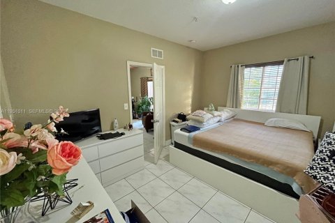 Купить кондоминиум в Хайалиа, Флорида 3 спальни, 110.18м2, № 2054365 - фото 11