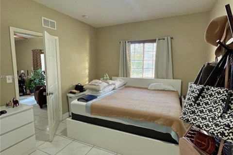 Купить кондоминиум в Хайалиа, Флорида 3 спальни, 110.18м2, № 2054365 - фото 10