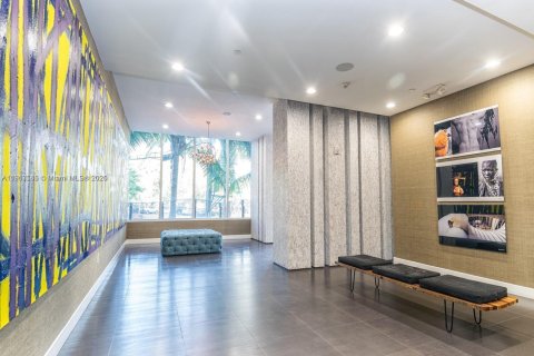 Condo in Miami Beach, Florida, 2 bedrooms  № 1972043 - photo 23