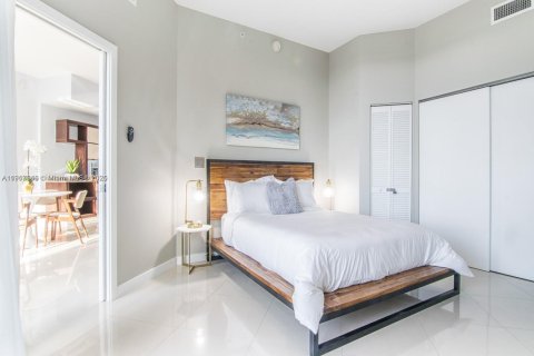 Condo in Miami Beach, Florida, 2 bedrooms  № 1972043 - photo 14