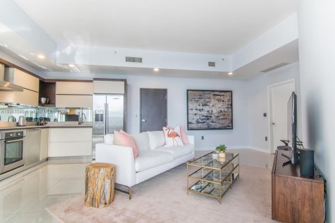 Condo in Miami Beach, Florida, 2 bedrooms  № 1972043 - photo 2