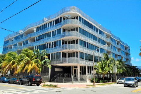 Condo in Miami Beach, Florida, 2 bedrooms  № 1972043 - photo 26