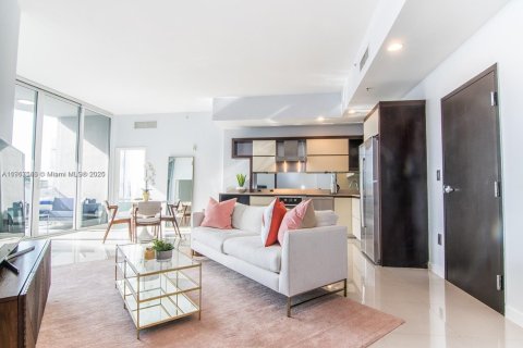Condo in Miami Beach, Florida, 2 bedrooms  № 1972043 - photo 1