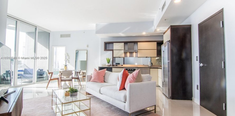 Condo in Miami Beach, Florida, 2 bedrooms  № 1972043