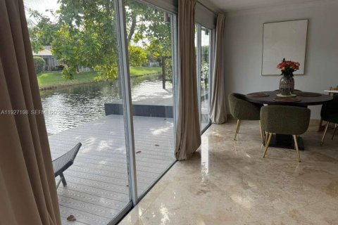 Снять в аренду виллу или дом в Дирфилд-Бич, Флорида 3 спальни, 152.55м2, № 1988093 - фото 6