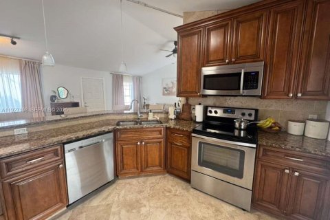 Снять в аренду виллу или дом в Дирфилд-Бич, Флорида 3 спальни, 152.55м2, № 1988093 - фото 11