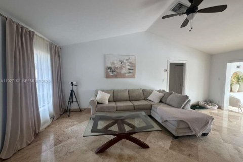 Casa en alquiler en Deerfield Beach, Florida, 3 dormitorios, 152.55 m2 № 1988093 - foto 28