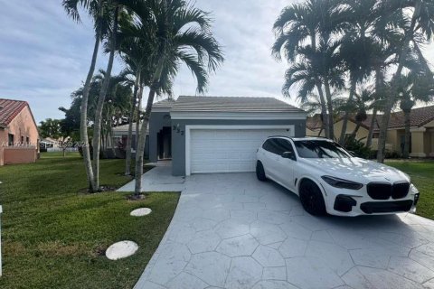 Снять в аренду виллу или дом в Дирфилд-Бич, Флорида 3 спальни, 152.55м2, № 1988093 - фото 1