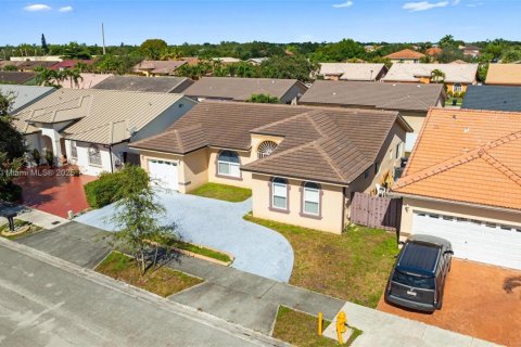 Купить виллу или дом в Майами-Лейкс, Флорида 3 спальни, 150.78м2, № 1967639 - фото 2