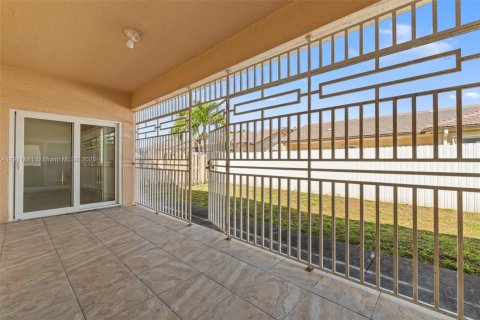 Купить виллу или дом в Майами-Лейкс, Флорида 3 спальни, 150.78м2, № 1967639 - фото 19