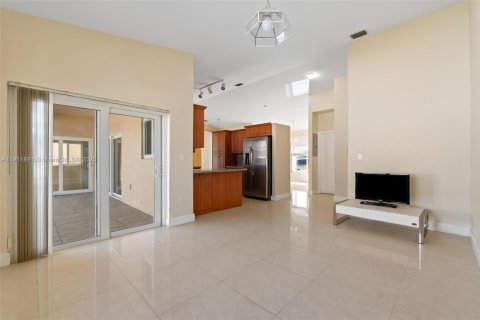 Купить виллу или дом в Майами-Лейкс, Флорида 3 спальни, 150.78м2, № 1967639 - фото 18