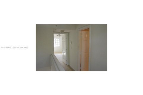Adosado en venta en Aventura, Florida, 1 dormitorio, 79.8 m2 № 2153105 - foto 1