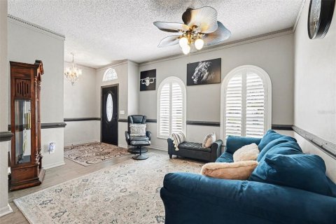 House in Tampa, Florida 5 bedrooms, 227.61 sq.m. № 2151152 - photo 4