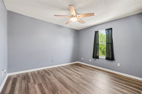 House in Tampa, Florida 5 bedrooms, 227.61 sq.m. № 2151152 - photo 20