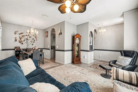 House in Tampa, Florida 5 bedrooms, 227.61 sq.m. № 2151152 - photo 6