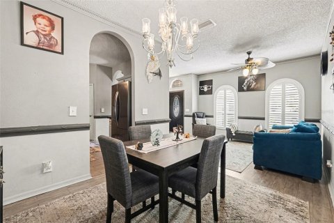 House in Tampa, Florida 5 bedrooms, 227.61 sq.m. № 2151152 - photo 9