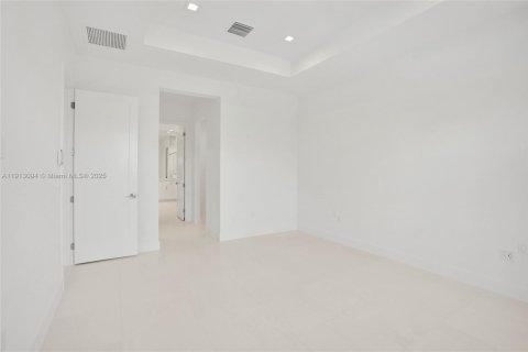 Купить виллу или дом в Палм-Бич-Гарденс, Флорида 2 спальни, № 1968774 - фото 27