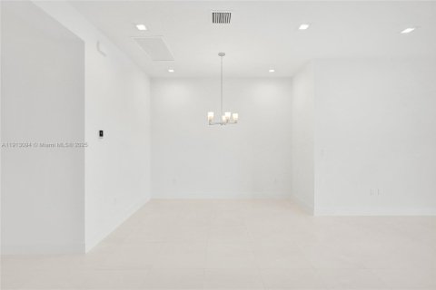 Купить виллу или дом в Палм-Бич-Гарденс, Флорида 2 спальни, № 1968774 - фото 12