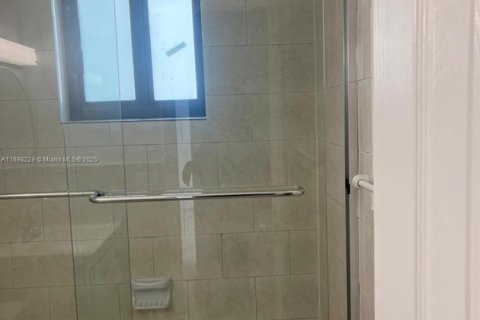 Снять в аренду квартиру в Майами, Флорида 2 спальни, 76.09м2, № 1949442 - фото 9