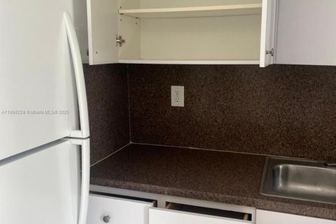 Снять в аренду квартиру в Майами, Флорида 2 спальни, 76.09м2, № 1949442 - фото 7