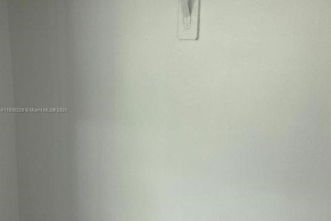 Снять в аренду квартиру в Майами, Флорида 2 спальни, 76.09м2, № 1949442 - фото 5