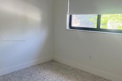 Снять в аренду квартиру в Майами, Флорида 2 спальни, 76.09м2, № 1949442 - фото 4
