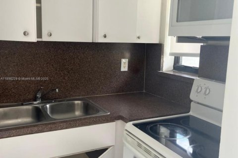 Снять в аренду квартиру в Майами, Флорида 2 спальни, 76.09м2, № 1949442 - фото 6