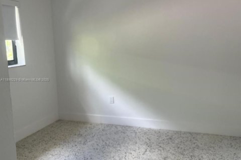 Снять в аренду квартиру в Майами, Флорида 2 спальни, 76.09м2, № 1949442 - фото 2