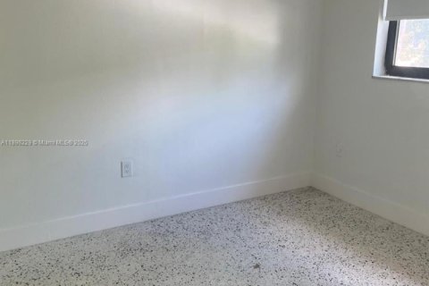 Снять в аренду квартиру в Майами, Флорида 2 спальни, 76.09м2, № 1949442 - фото 3