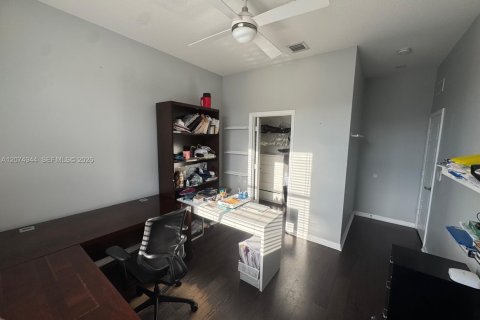 Villa ou maison à louer à Miami, Floride: 4 chambres, 215.35 m2 № 2390316 - photo 22