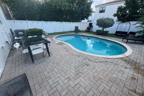 Villa ou maison à louer à Miami, Floride: 4 chambres, 215.35 m2 № 2390316 - photo 8