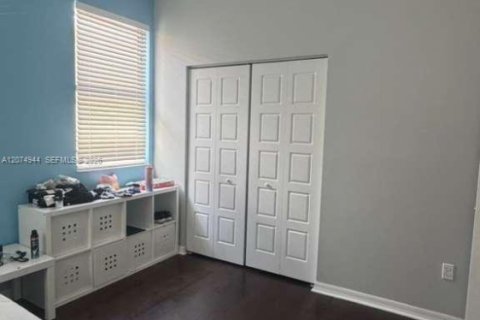 Villa ou maison à louer à Miami, Floride: 4 chambres, 215.35 m2 № 2390316 - photo 17