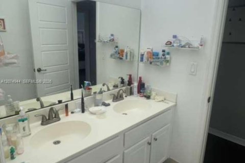 Villa ou maison à louer à Miami, Floride: 4 chambres, 215.35 m2 № 2390316 - photo 20