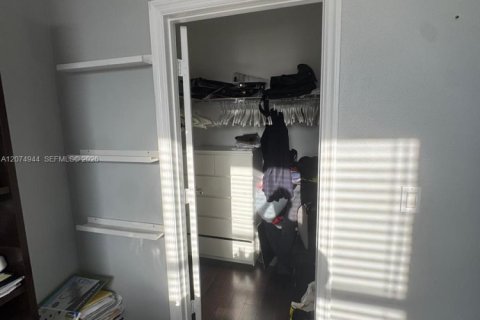 Villa ou maison à louer à Miami, Floride: 4 chambres, 215.35 m2 № 2390316 - photo 24