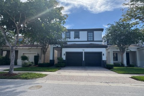 Villa ou maison à Miami, Floride 4 chambres, 215.35 m2 № 2390316