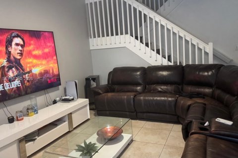 Villa ou maison à louer à Miami, Floride: 4 chambres, 215.35 m2 № 2390316 - photo 3