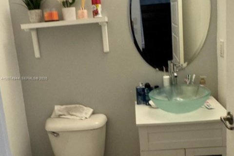 Villa ou maison à louer à Miami, Floride: 4 chambres, 215.35 m2 № 2390316 - photo 4