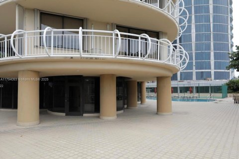Commercial property in Miami, Florida № 1700572 - photo 15